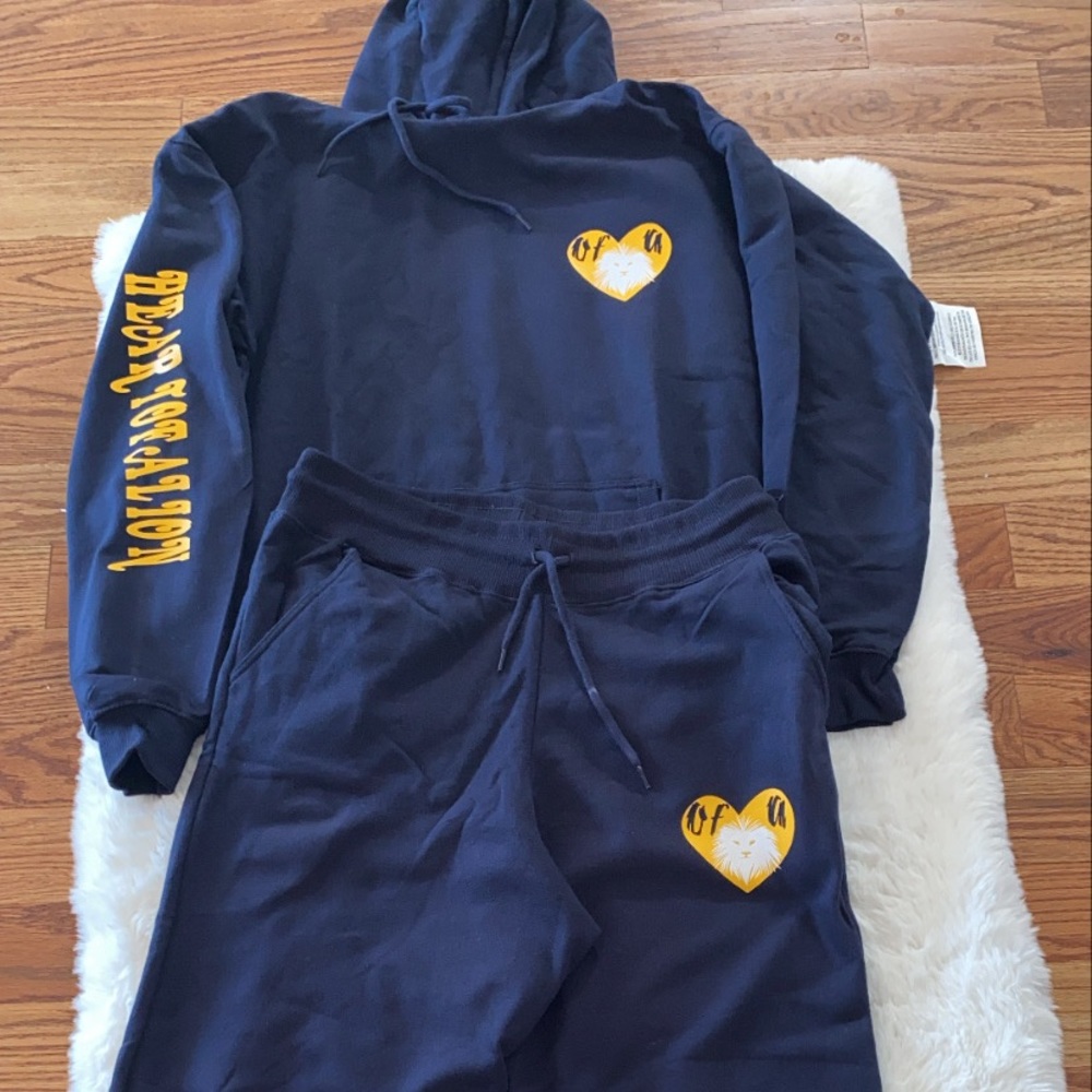 HeartOfALion sweatsuit
